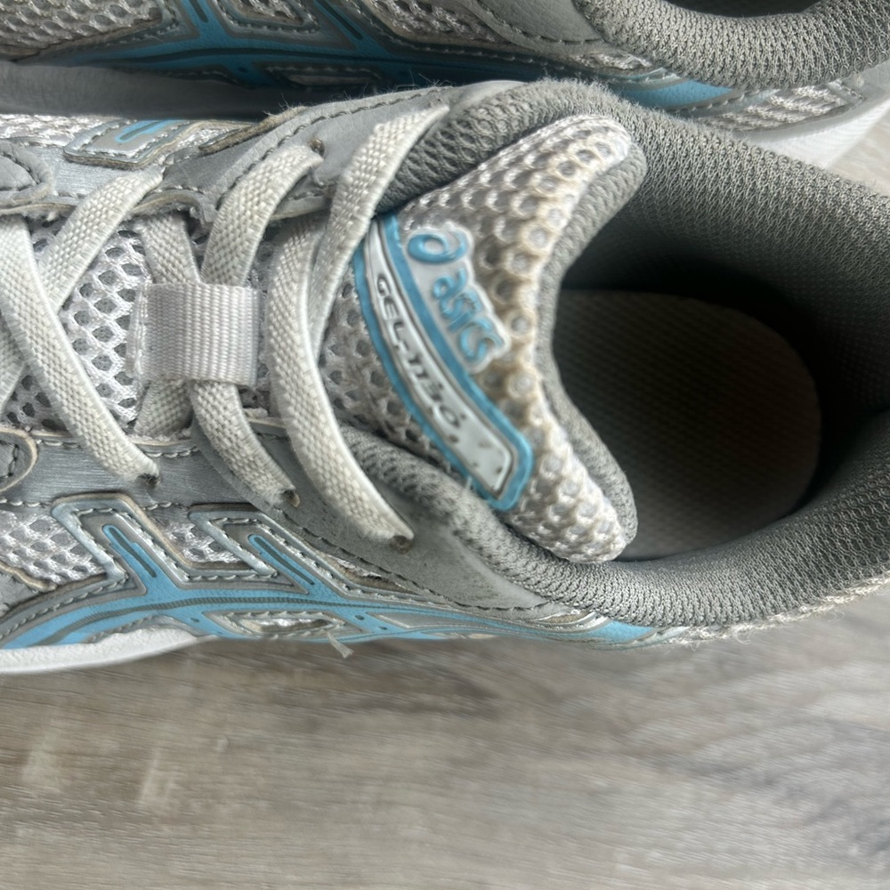 Asics Boys Sneakers in Gray and Light Blue - Picture 15 of 16